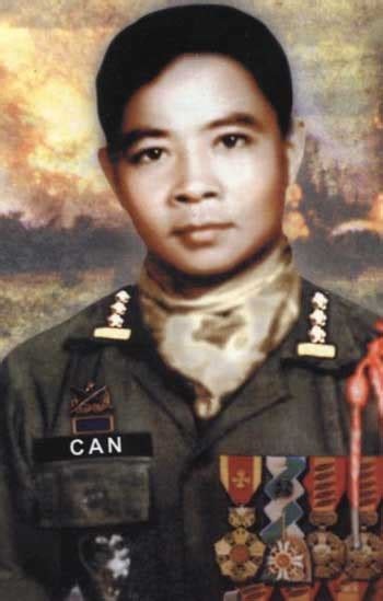 Đại tá Hồ Ngọc Cẩn anh hùng của Việt-Nam Cộng-Hòa
