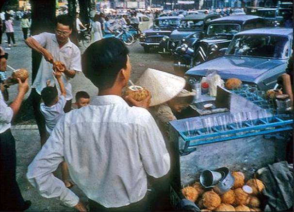 Saigon city Quán hàng rong nước dừa tươi