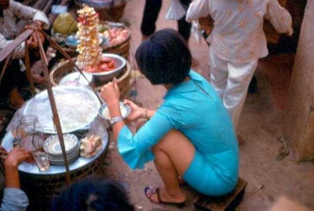 Saigon quán hàng rong bún thịt nướng và ngồi ăn tại chỗ