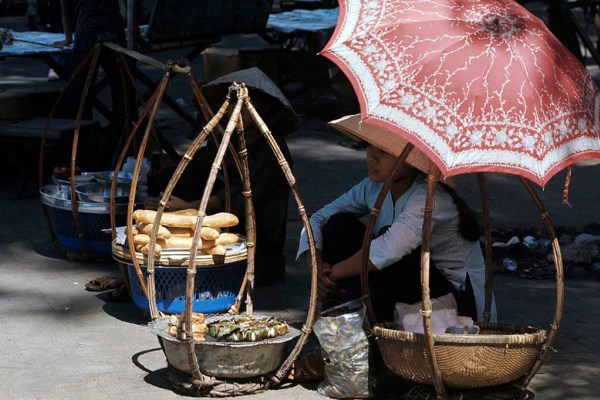 Saigon city Saigon quán hàng rong bánh mì, bánh chuối nướng