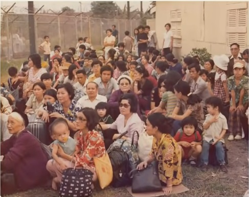 Sài Gòn Dân chúng miền Nam và người ngoại quốc di tản ở Tòa đại sứ Mỹ | Saigon history | Lịch sử Sài Gòn qua ảnh | Sài Gòn hòn ngọc Viễn Đông