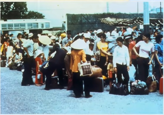 Sài Gòn Dân chúng miền Nam và người ngoại quốc di tản ở Tòa đại sứ Mỹ | Saigon history | Lịch sử Sài Gòn qua ảnh | Sài Gòn hòn ngọc Viễn Đông
