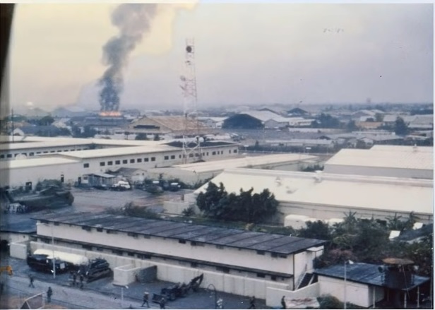 Sài Gòn Phi trường Tân Sơn Nhất bị việt cộng ném bom bằng phi cơ A37 (lấy được ở Đà Nẳng) ngày 28 tháng 4 | Saigon history | Lịch sử Sài Gòn qua ảnh | Sài Gòn hòn ngọc Viễn Đông