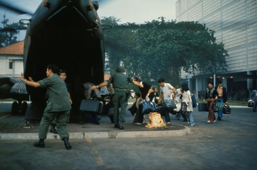 Sài Gòn Dân chúng miền Nam và người ngoại quốc di tản ở Tòa đại sứ Mỹ | Saigon history | Lịch sử Sài Gòn qua ảnh | Sài Gòn hòn ngọc Viễn Đông
