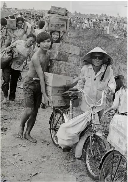 Một số dân Sài Gòn đi lượm của không chủ Saigon history | Lịch sử Sài Gòn qua ảnh | Sài Gòn hòn ngọc Viễn Đông