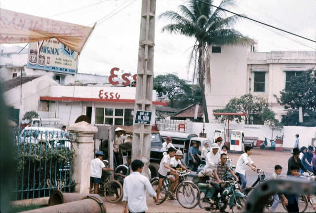 Esso Pump in Saigon | Saigon history | Lịch sử Sài Gòn qua ảnh | Sài Gòn hòn ngọc Viễn Đông
