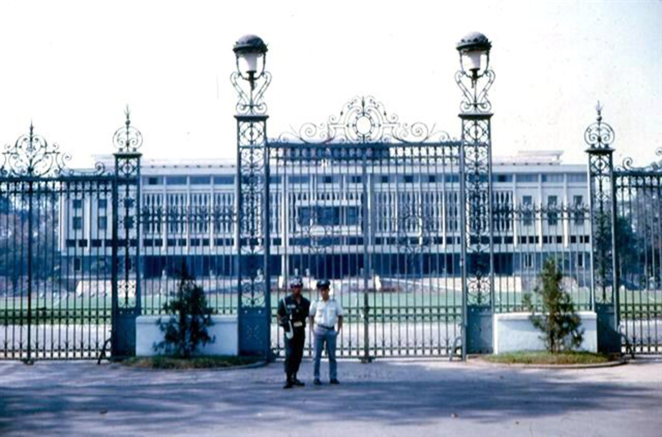 Dinh Độc Lập, ảnh của Keith McGraw Saigon history | Lịch sử Sài Gòn qua ảnh | Sài Gòn hòn ngọc Viễn Đông
