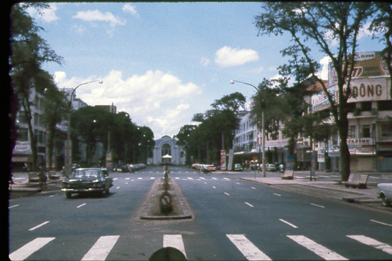 Một góc đường Lê Lợi, Saigon history | Lịch sử Sài Gòn qua ảnh | Sài Gòn hòn ngọc Viễn Đông