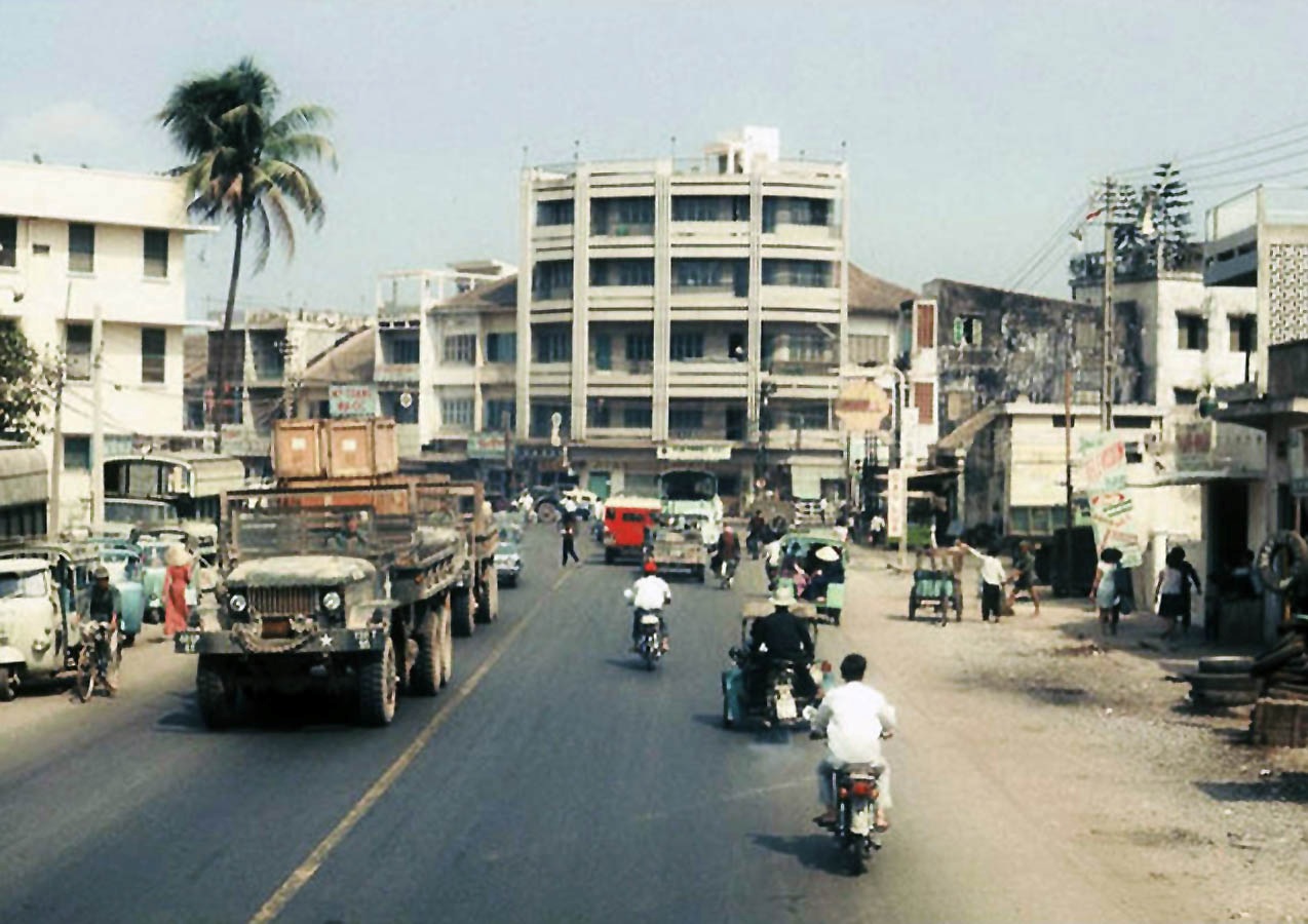 Ngã tư Phú Nhuận được chụp bởi Darrel Lang, Bệnh viện Cơ Đốc Saigon history | Lịch sử Sài Gòn qua ảnh | Sài Gòn hòn ngọc Viễn Đông
