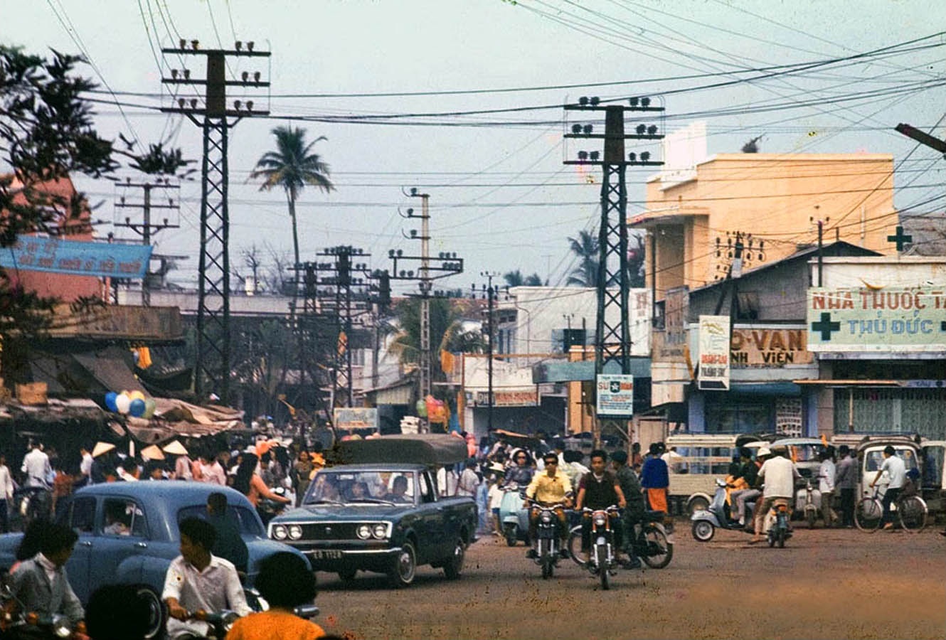 Ngã năm Thủ Đức được chụp bởi Keith McGraw Saigon history | Lịch sử Sài Gòn qua ảnh | Sài Gòn hòn ngọc Viễn Đông