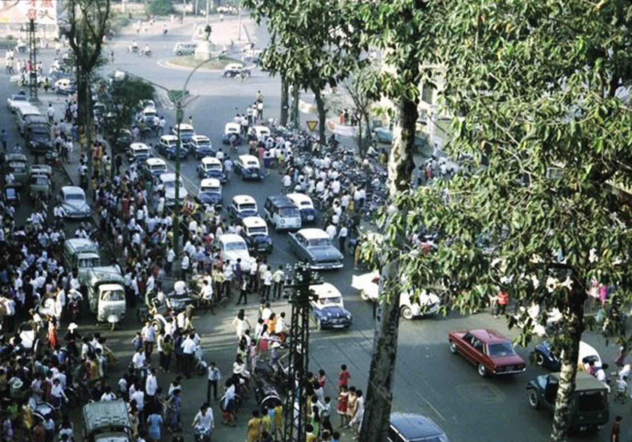 Quang cảnh từ cửa sổ Khách sạn Canberra Sài Gòn (đường Tổng Đốc Phương) Saigon history | Lịch sử Sài Gòn qua ảnh | Sài Gòn hòn ngọc Viễn Đông