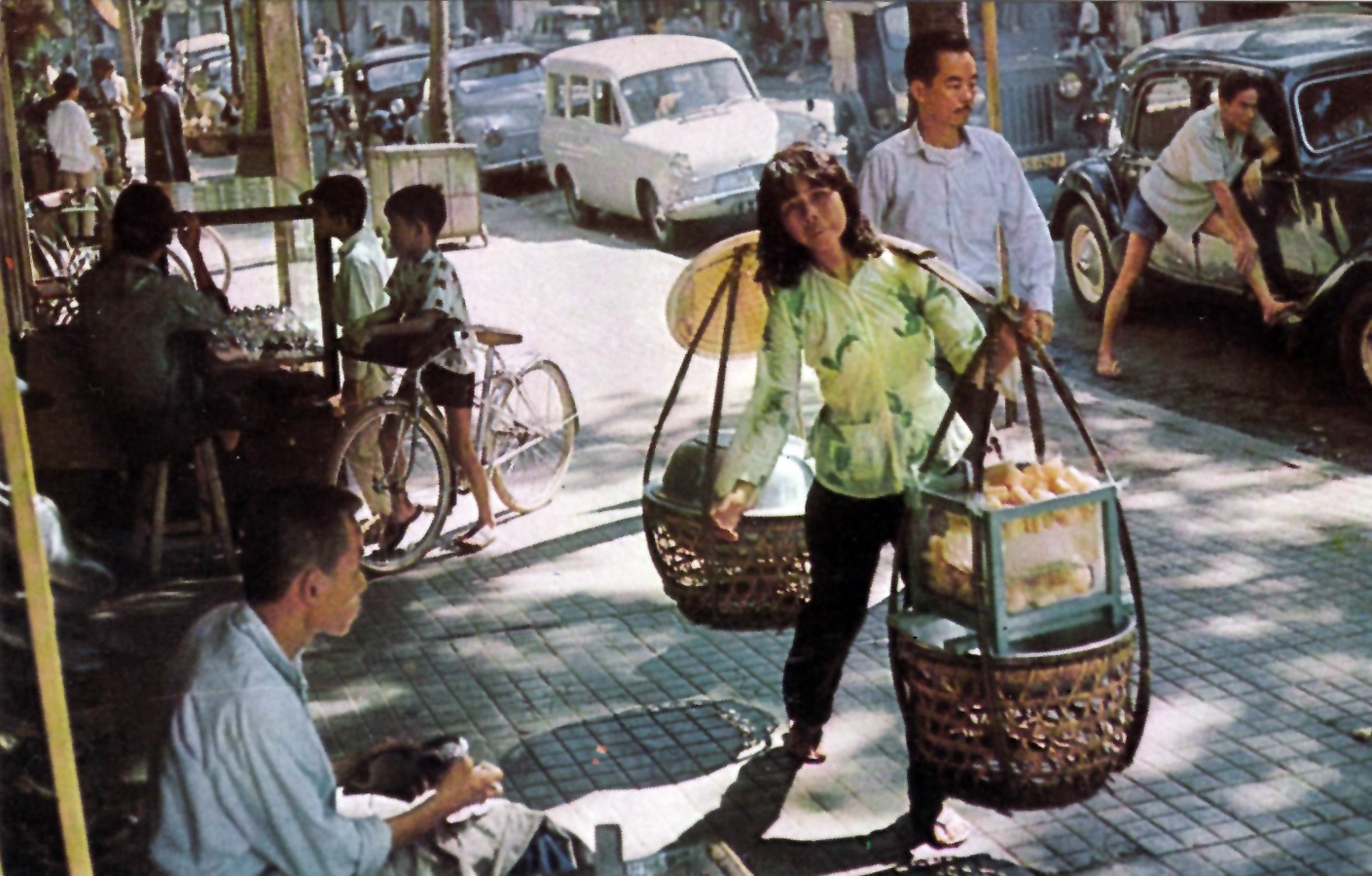 Người bán hàng rong ở Sài Gòn ngày xưa Saigon history | Lịch sử Sài Gòn qua ảnh | Sài Gòn hòn ngọc Viễn Đông