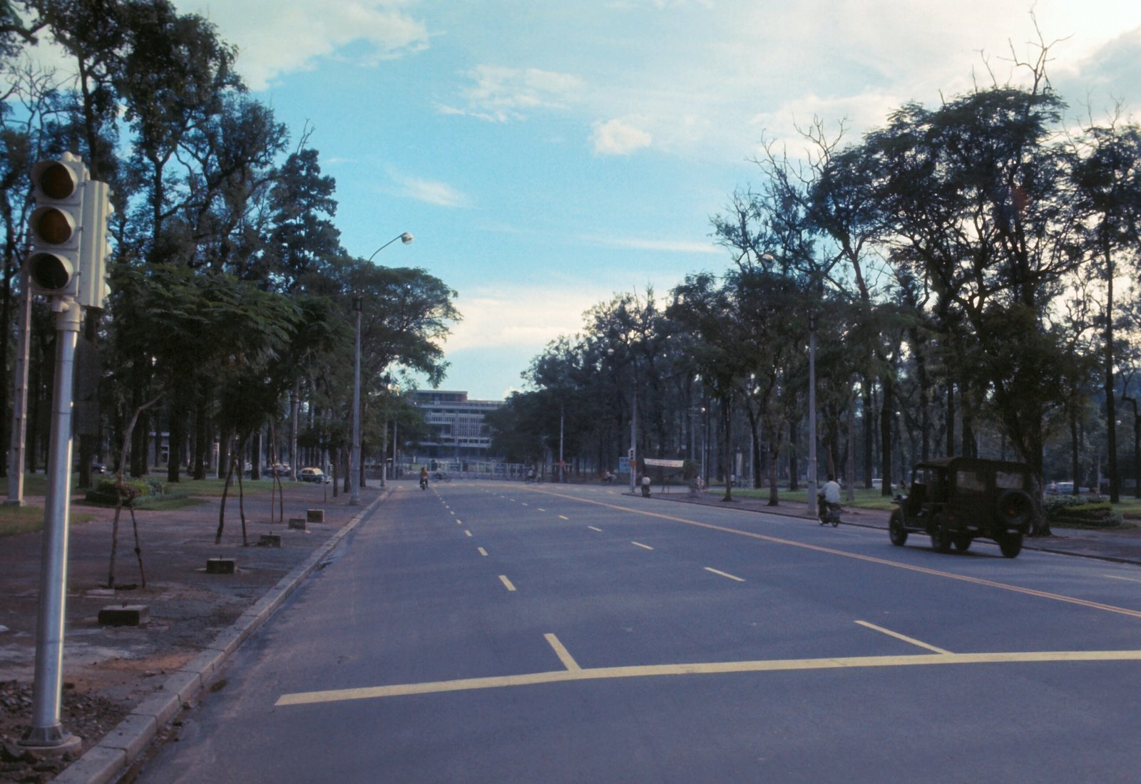 Con đường Thống Nhất dẫn vào Dinh Độc Lập Saigon history | Lịch sử Sài Gòn qua ảnh | Sài Gòn hòn ngọc Viễn Đông