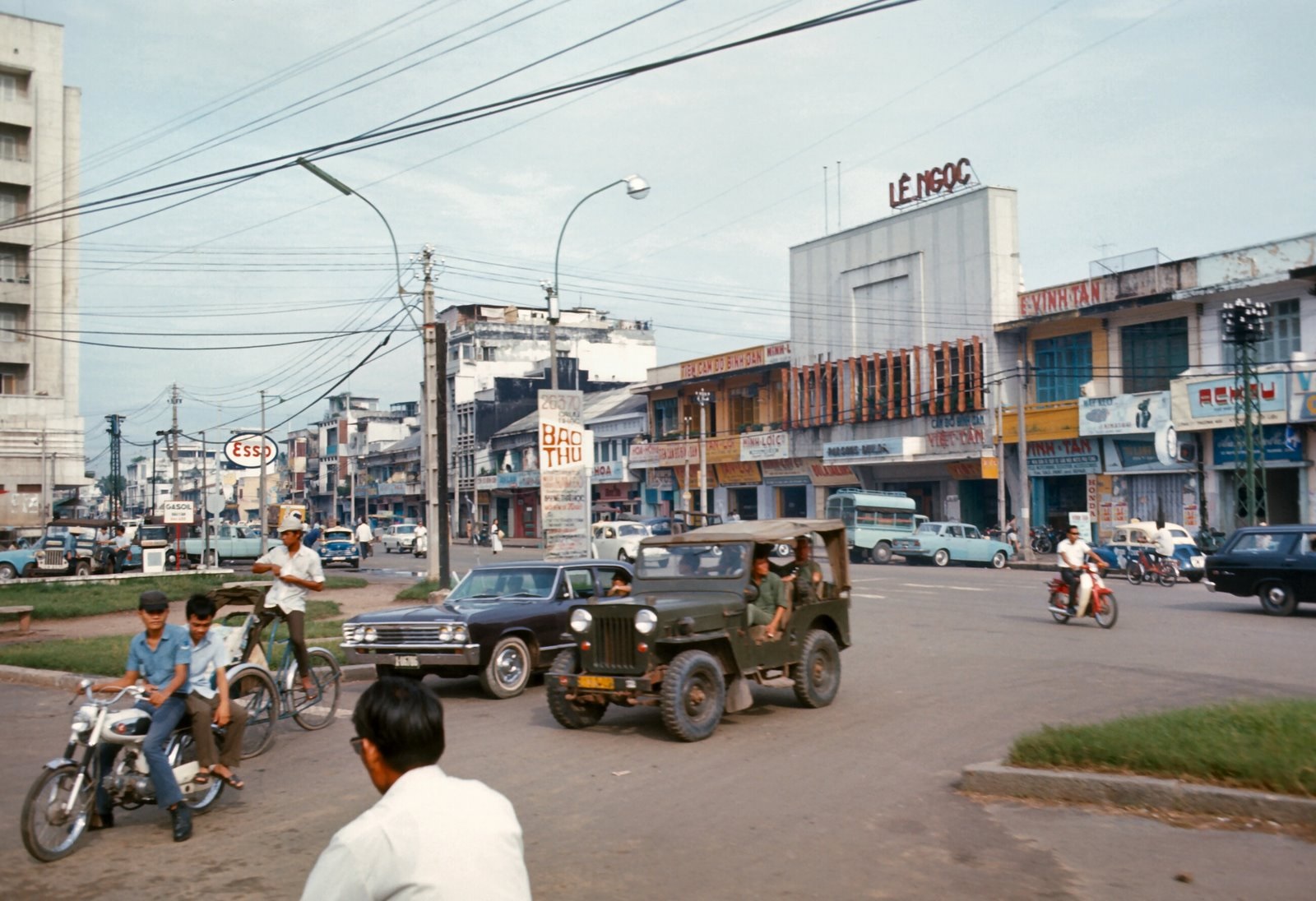 Một góc đường ở Sài Gòn thời đó Saigon history | Lịch sử Sài Gòn qua ảnh | Sài Gòn hòn ngọc Viễn Đông